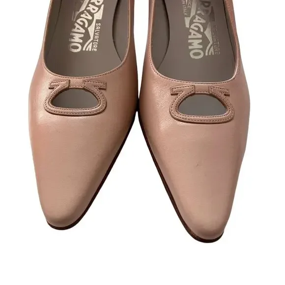 Salvatore Ferragamo Blush Pink Key Hole Kitten Heels Size 6 B - Picture 4 of 4